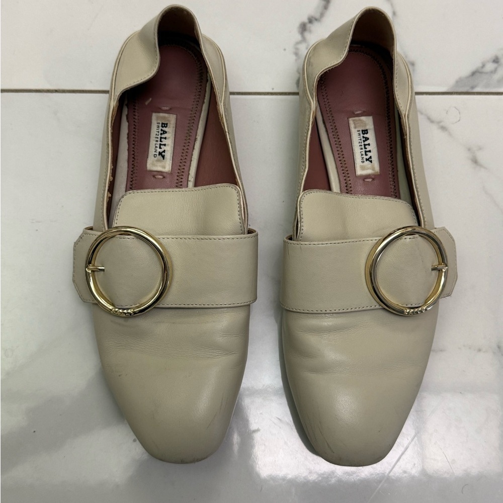 Bally Switzerland Beige Leather Loafers with Gold Accent Size 36